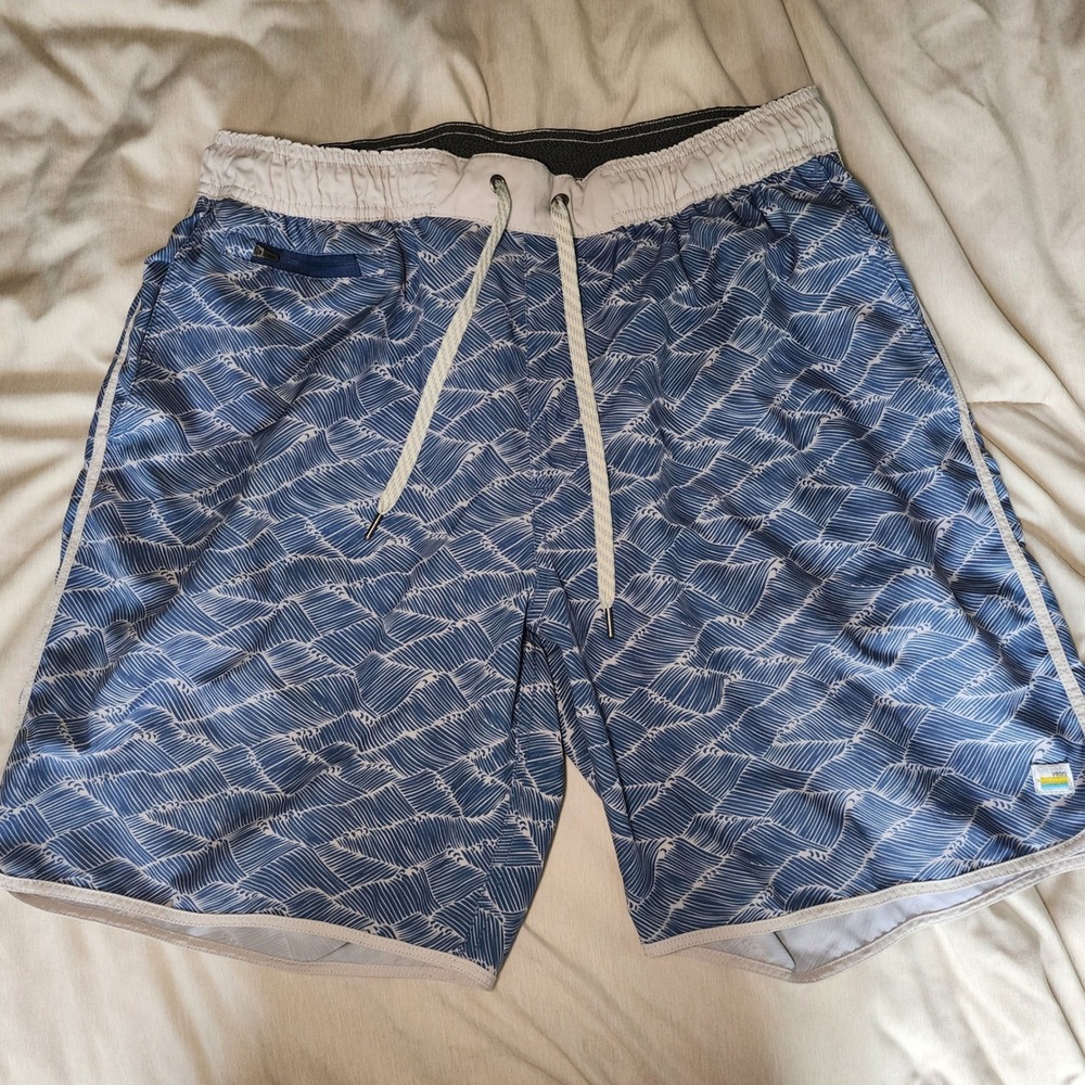 Vuori Board Shorts Men XL Blue Excellent Wave Print 4-Way Stretch V330